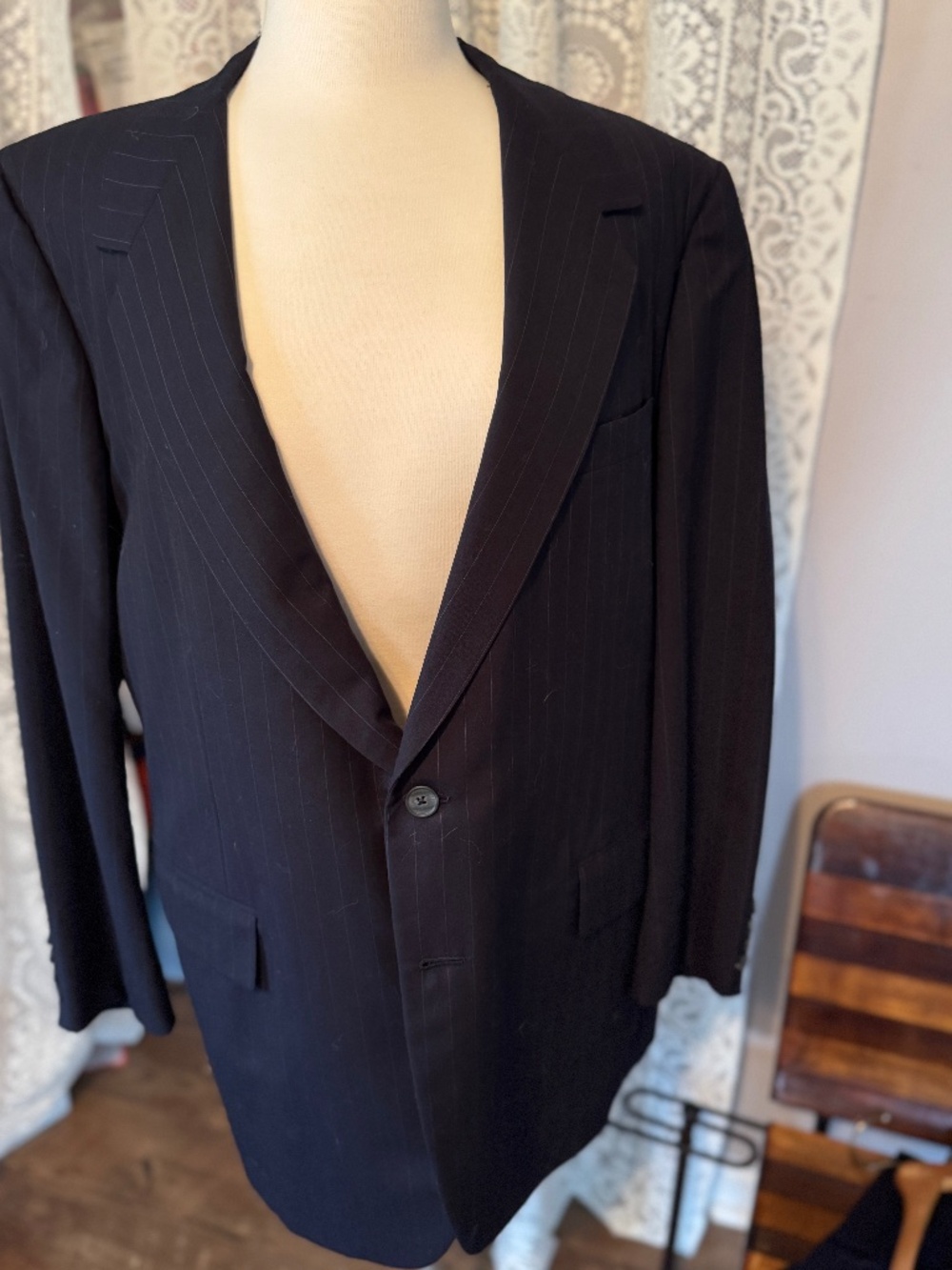 Mens Navy Blue Pinstripe Suit, 2 piece.  Jacket 44 Reg, Pants 40x 30 with 3" hem